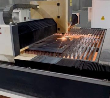 ماكينة فايبر ليزر (12.000 KW) طاولة 2.5-6م