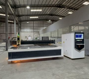 ماكينة فايبر ليزر (12.000 KW) طاولة 2.5-6م